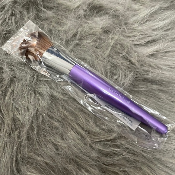 Younique Other - Younique Limited Edition Beachfront Small Brush
